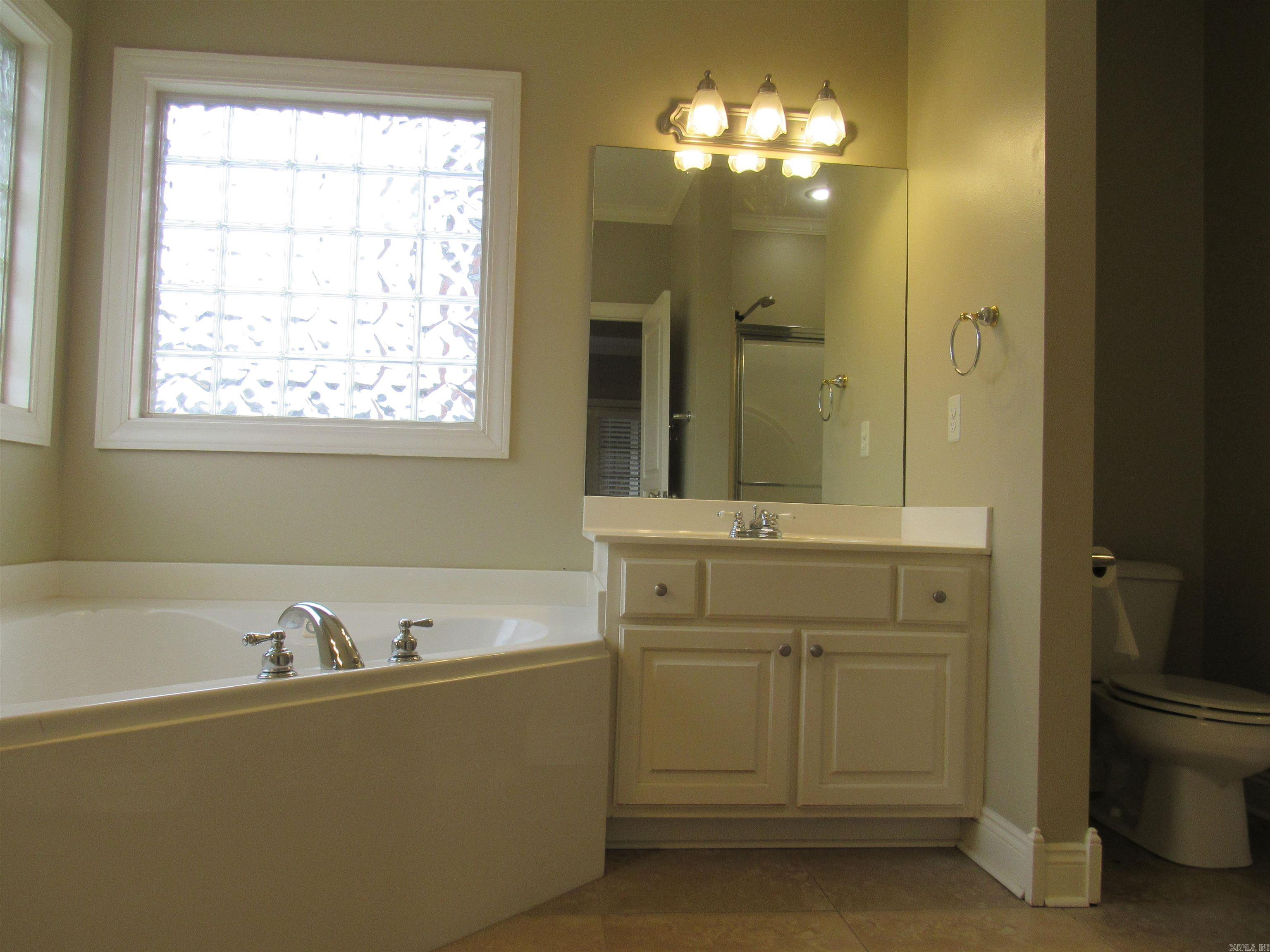 125 Orleans Dr  Maumelle, AR