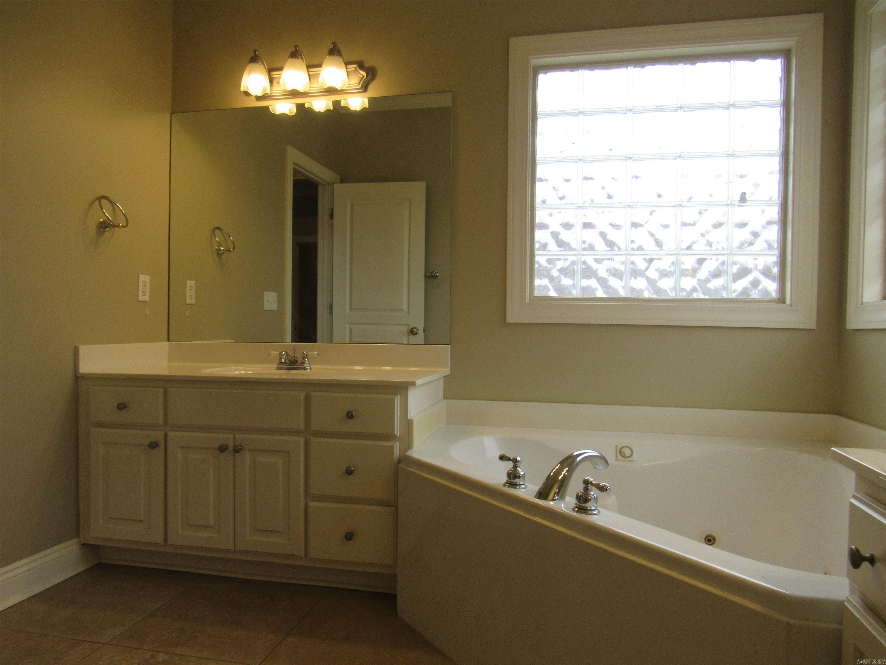 125 Orleans Dr  Maumelle, AR