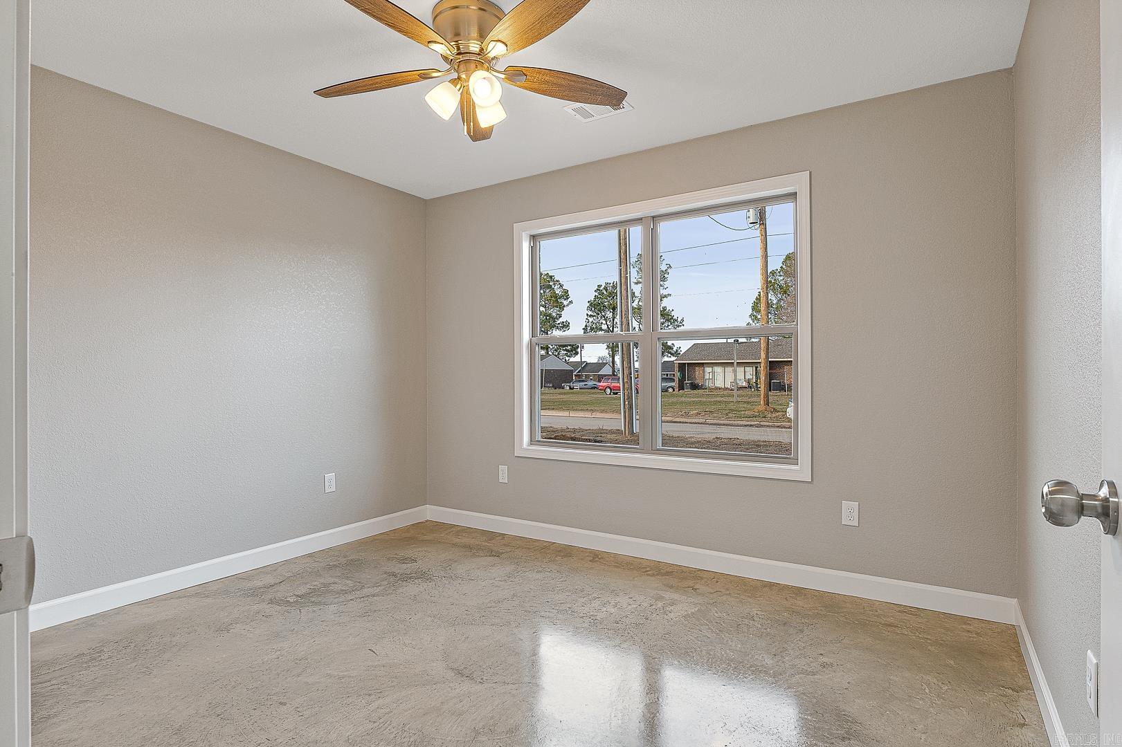 1005 Sixth Lake City, AR 72437