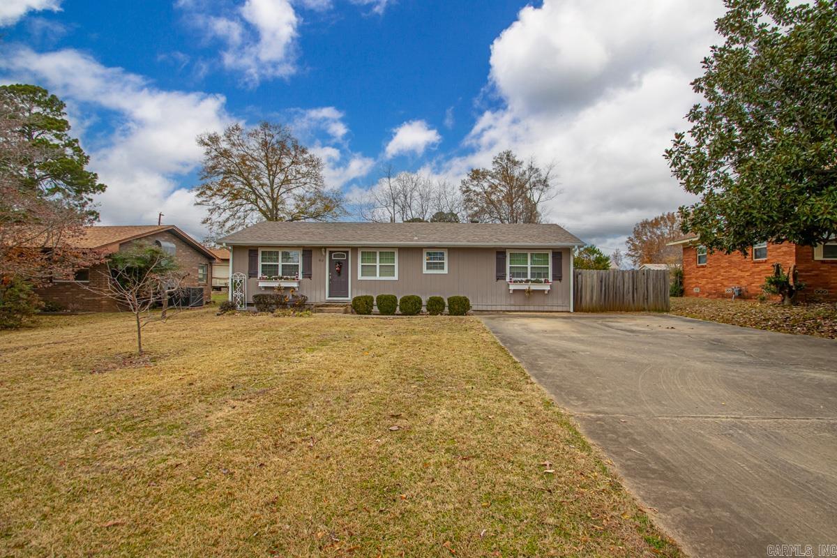 912 W Vine  Sheridan, AR