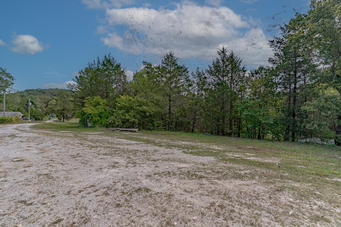 72 W Piper Ln  Salesville, AR