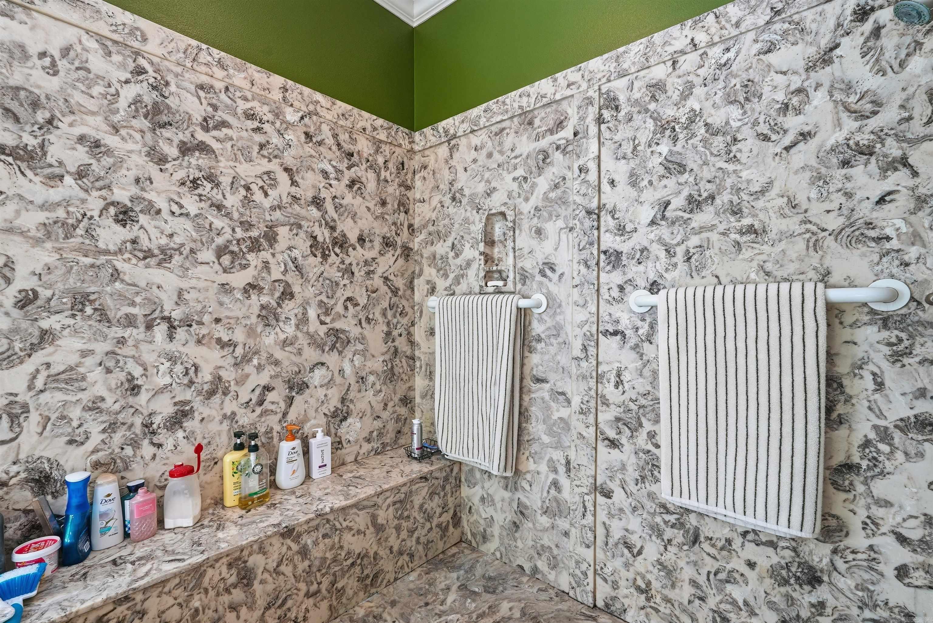 2121 DONHAM  Bauxite, AR