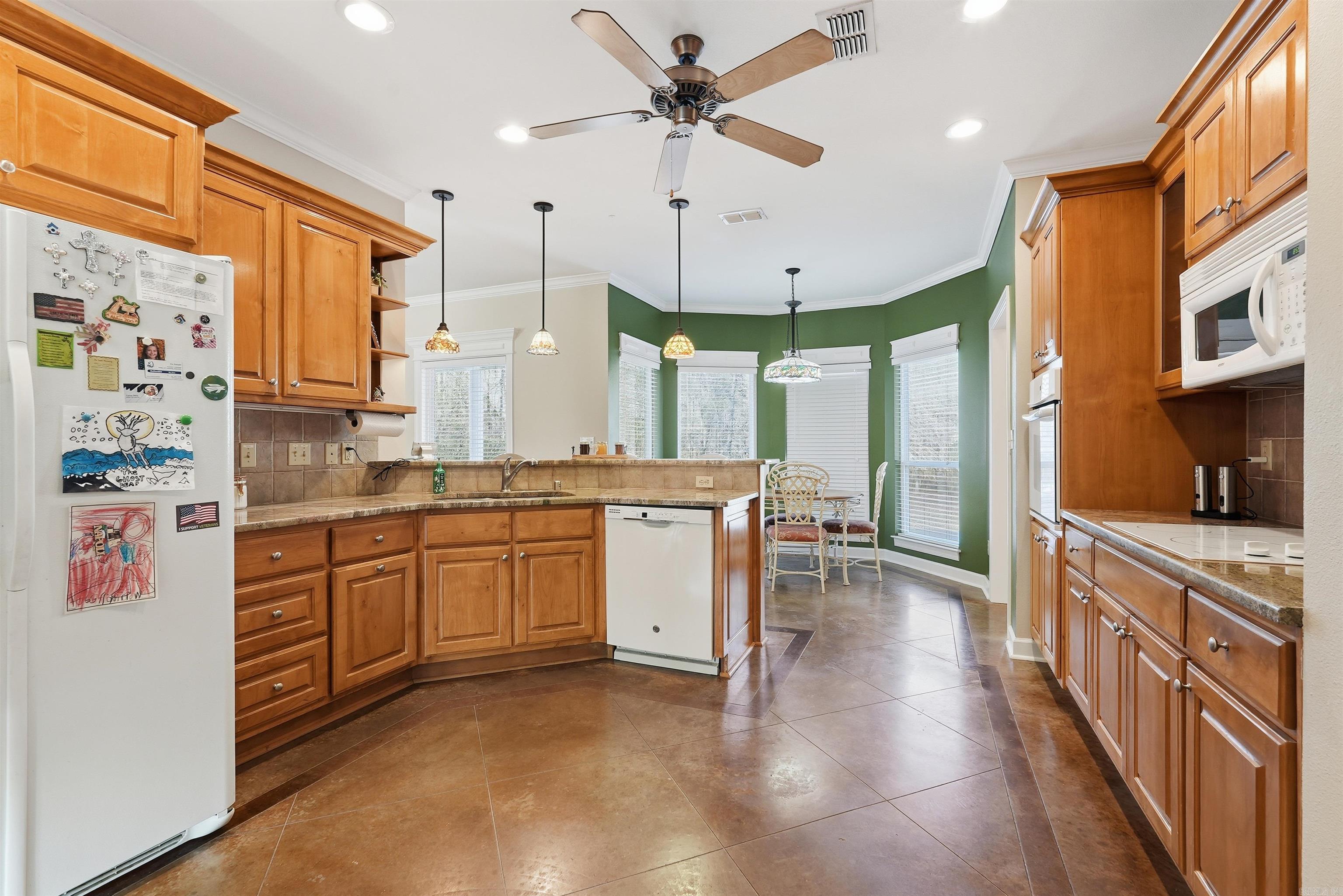 2121 DONHAM  Bauxite, AR