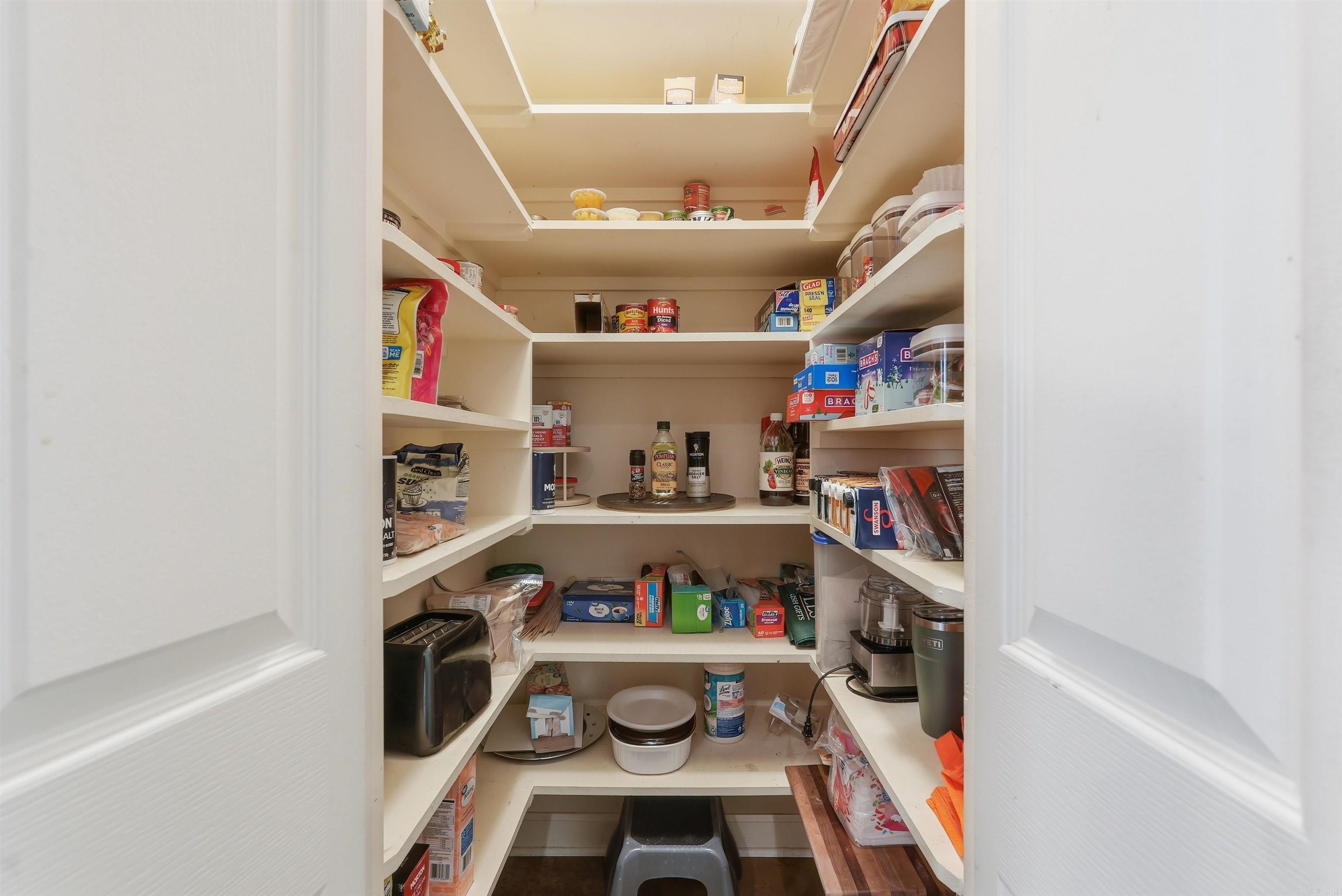 2121 DONHAM  Bauxite, AR