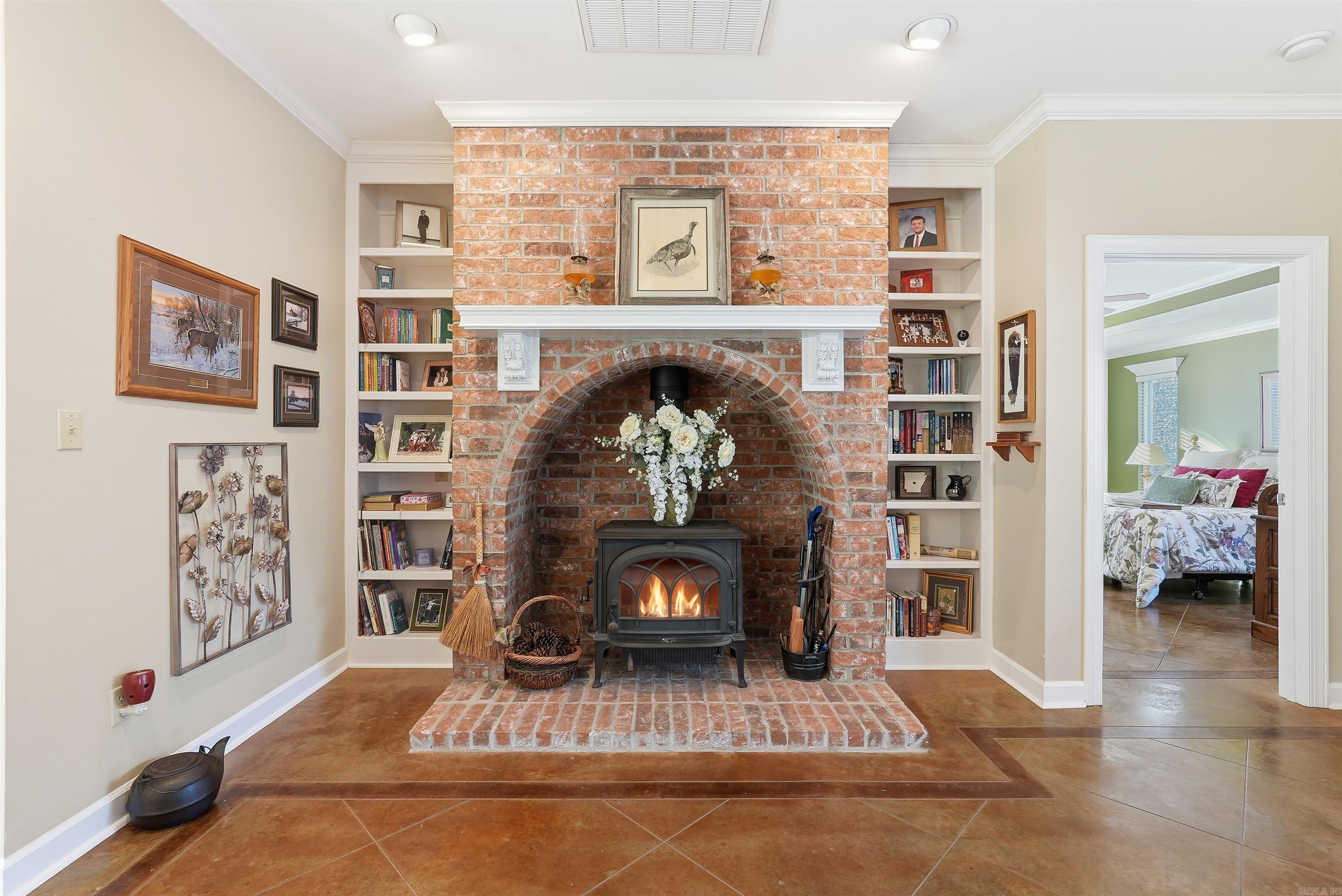 2121 DONHAM  Bauxite, AR