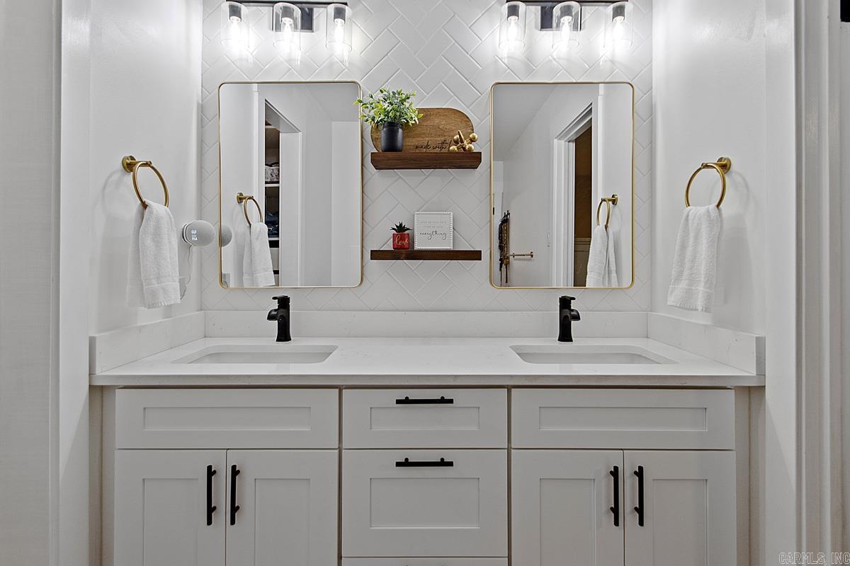 100 Horseshoe  Sherwood, AR