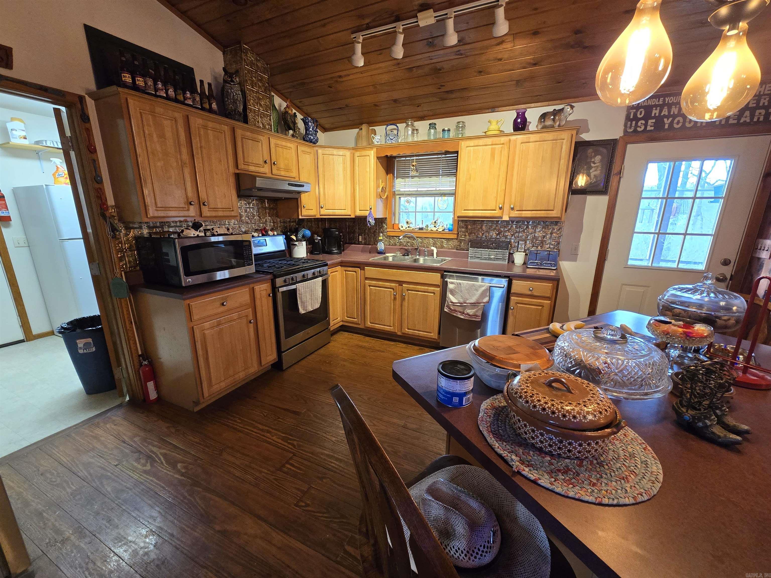 367 Bent Oak LN  Midway, AR