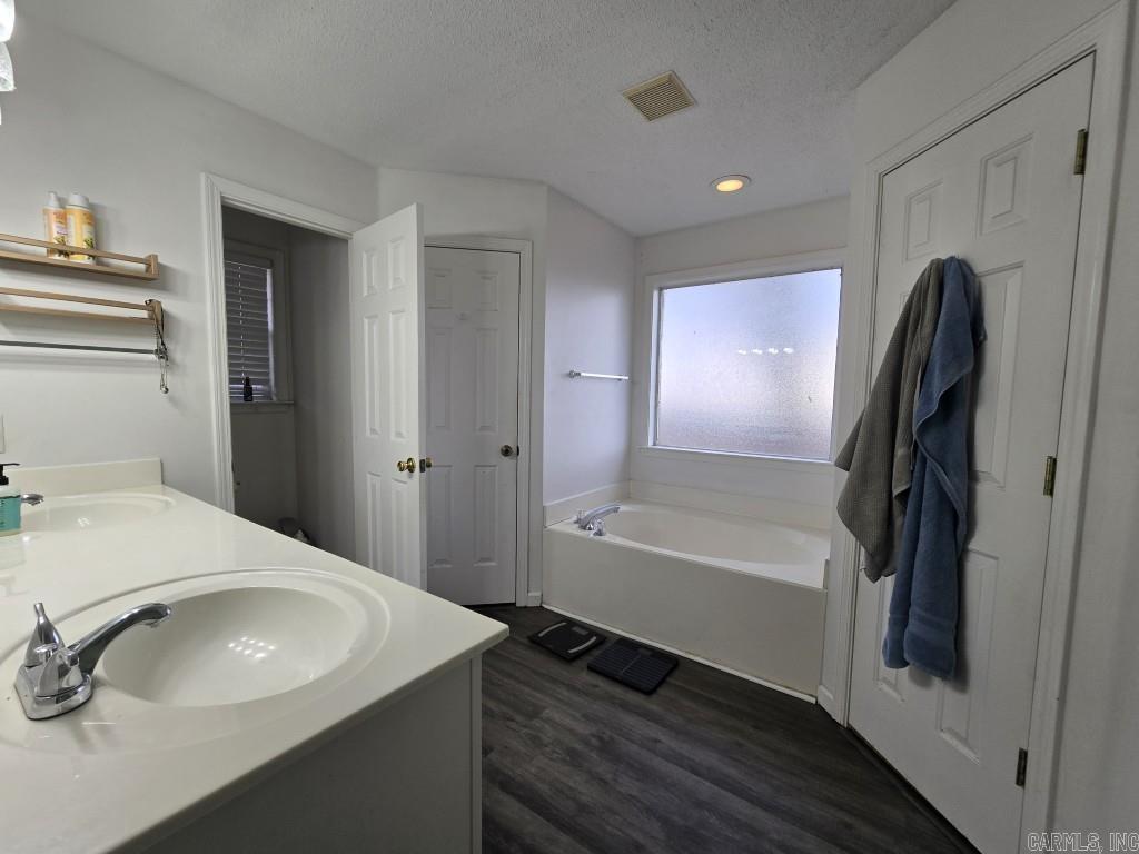 826 Bayou Vista Dr  Marion, AR