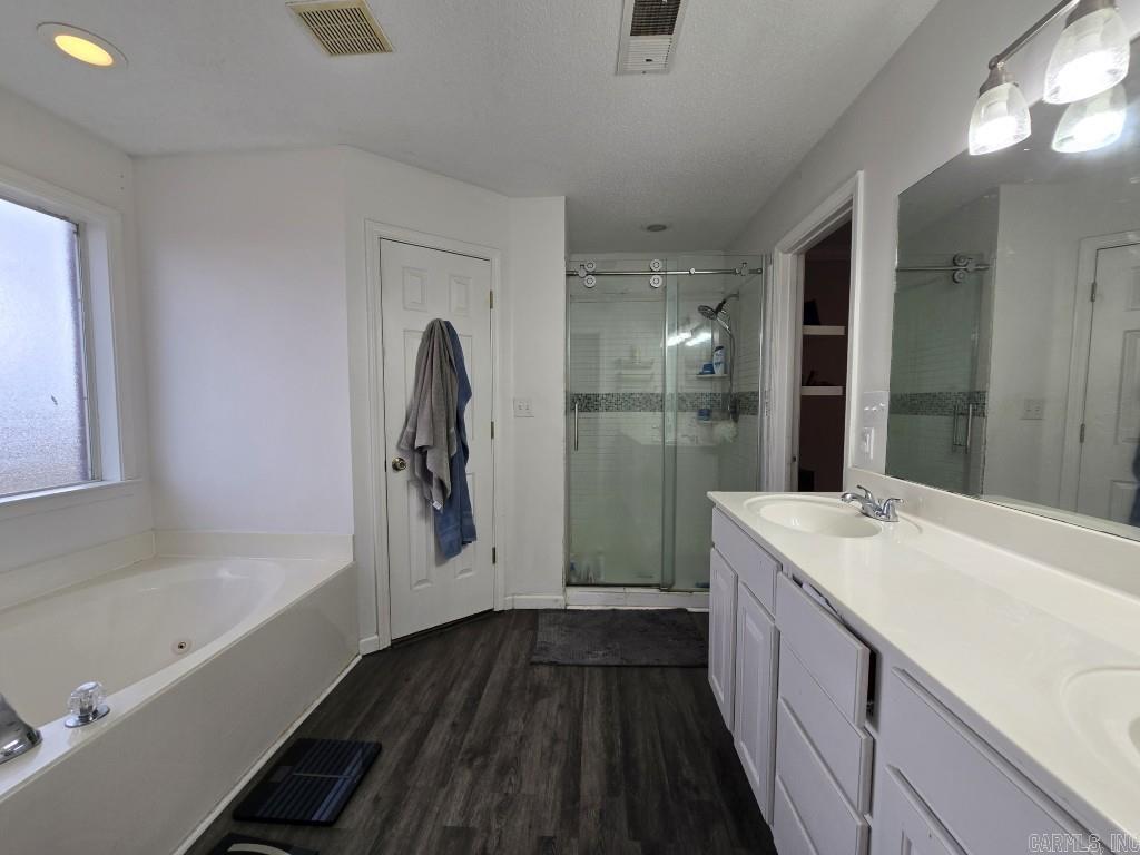 826 Bayou Vista Dr  Marion, AR