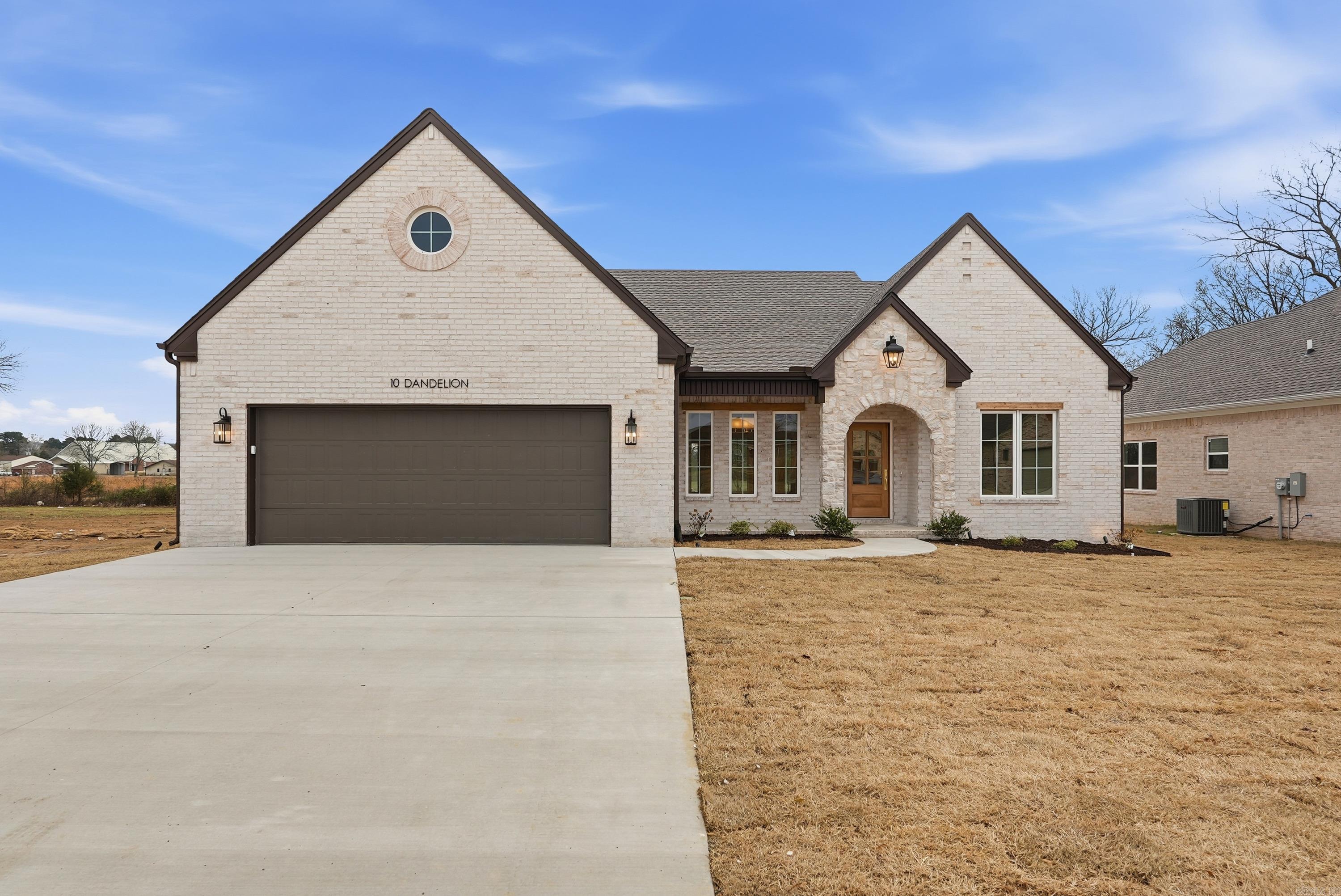 10 Dandelion  Greenbrier, AR