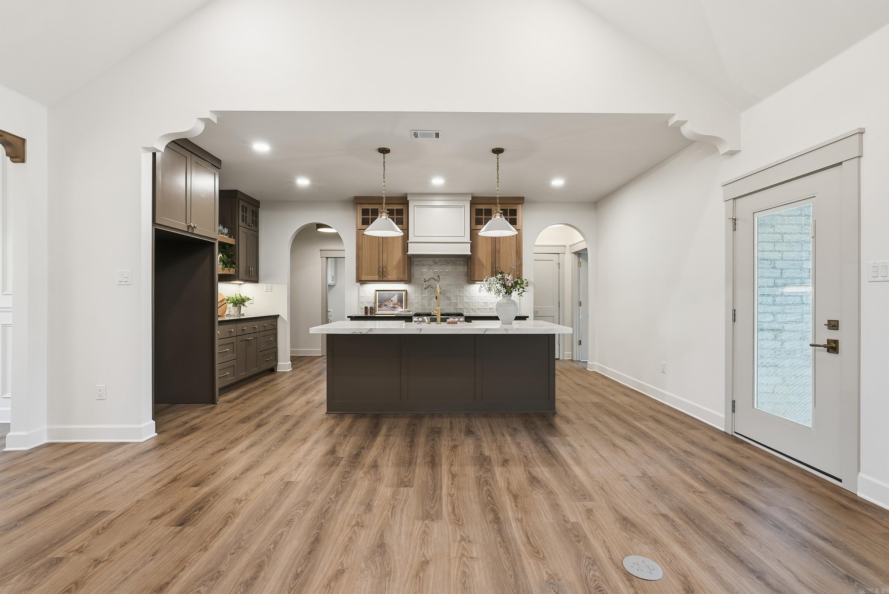 10 Dandelion  Greenbrier, AR