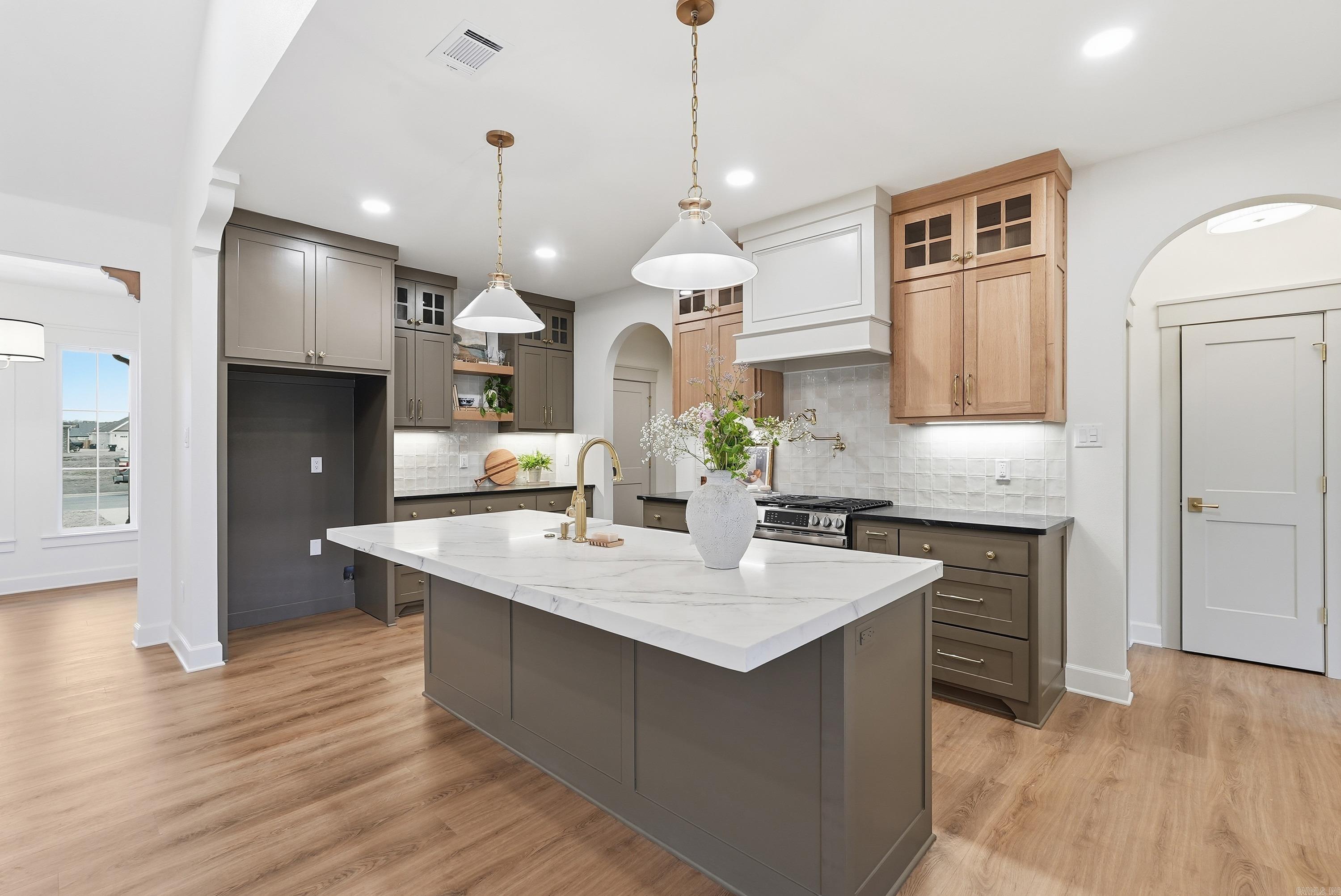 10 Dandelion  Greenbrier, AR