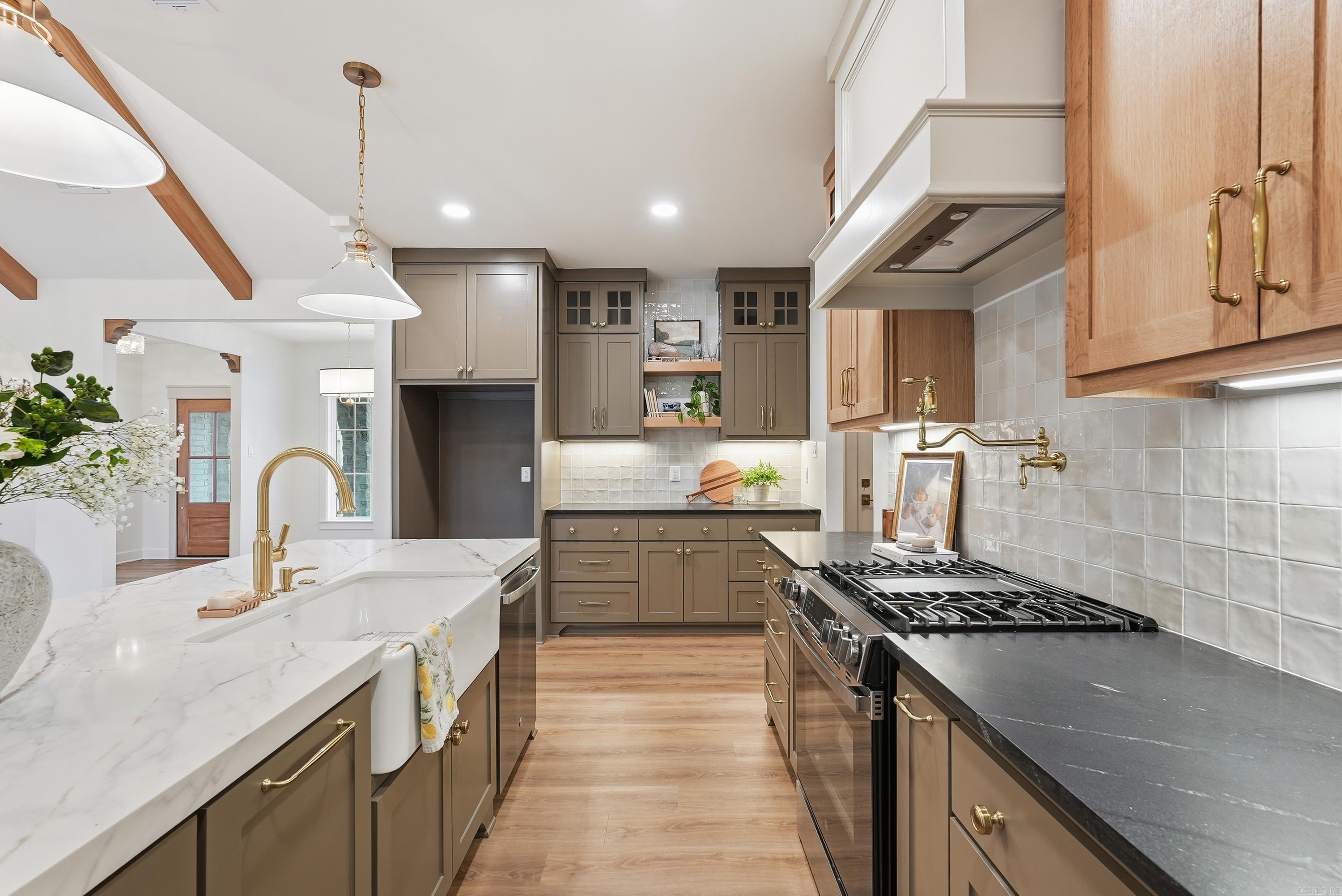 10 Dandelion  Greenbrier, AR