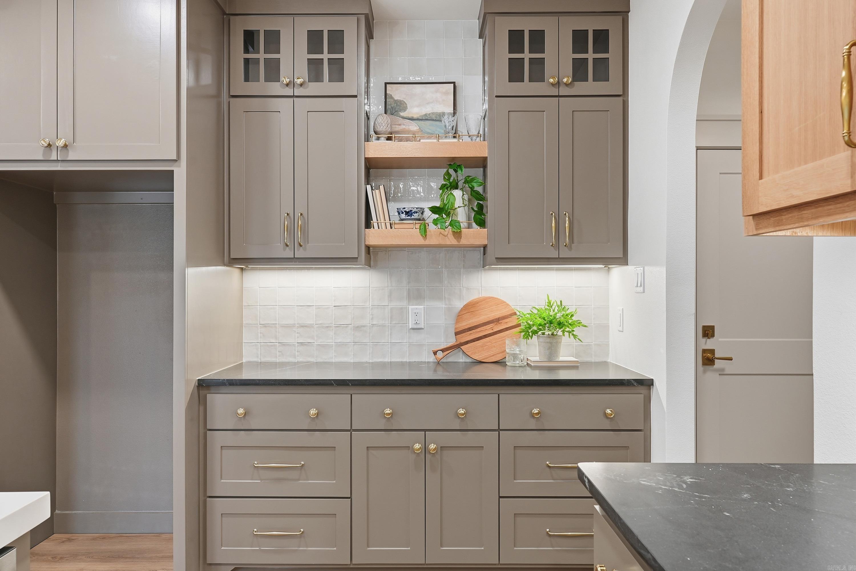 10 Dandelion  Greenbrier, AR