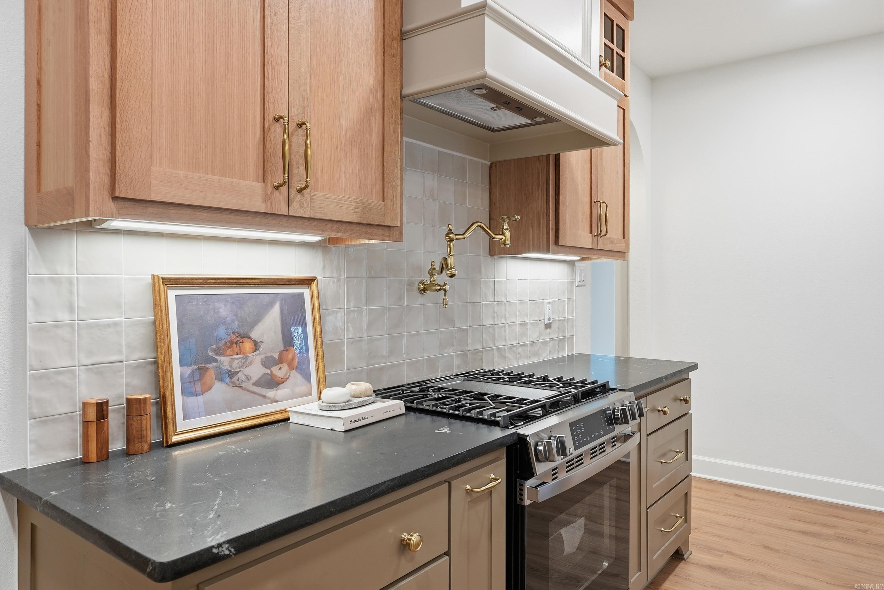 10 Dandelion  Greenbrier, AR