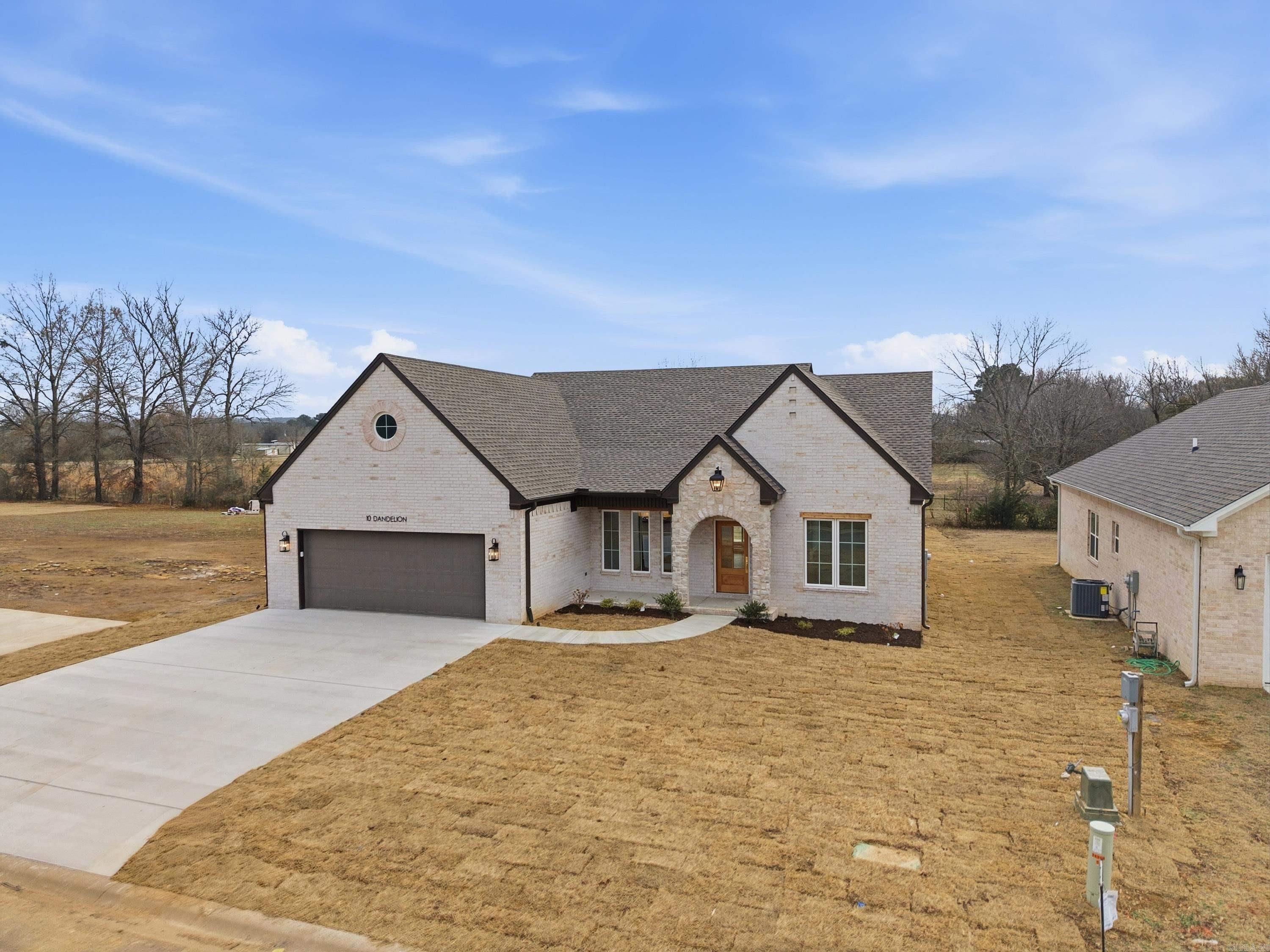 10 Dandelion  Greenbrier, AR