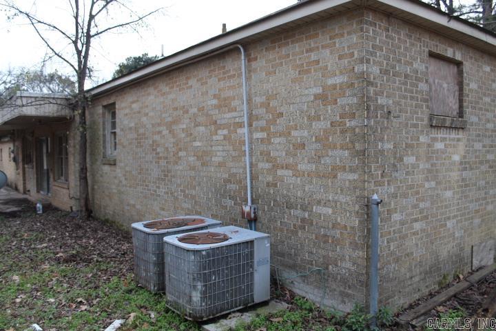 504 NE 3rd  England, AR