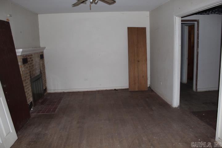 504 NE 3rd  England, AR