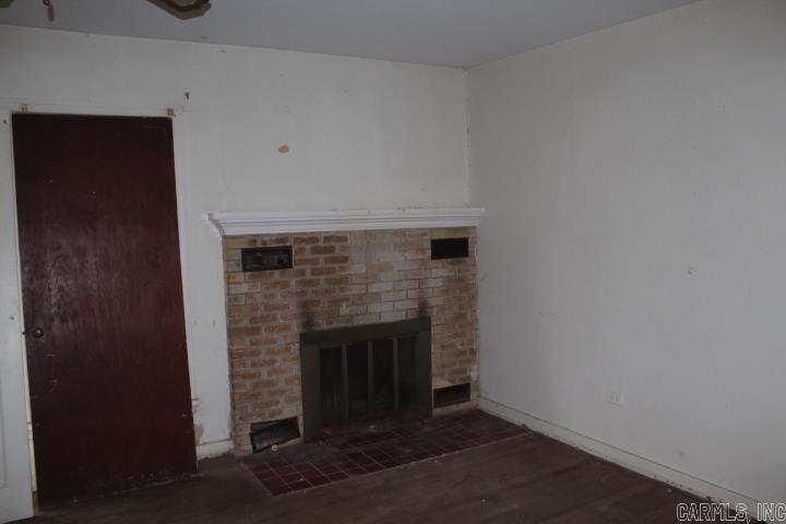 504 NE 3rd  England, AR