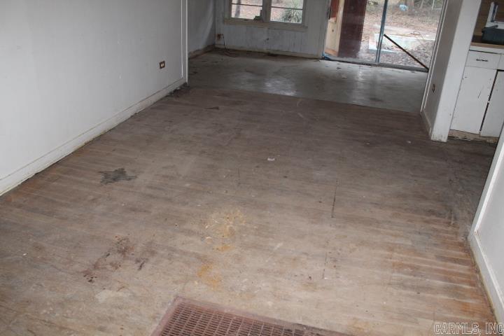 504 NE 3rd  England, AR