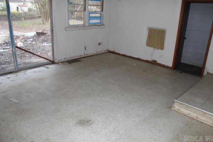 504 NE 3rd  England, AR