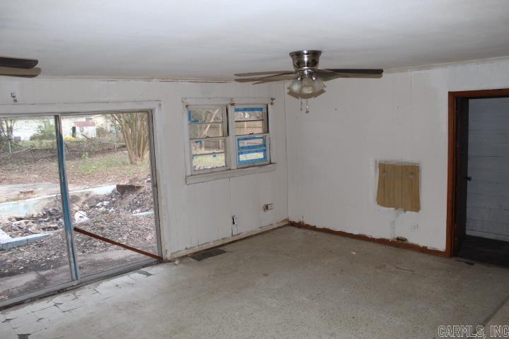 504 NE 3rd  England, AR