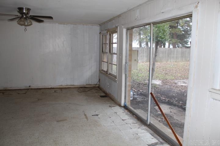 504 NE 3rd  England, AR