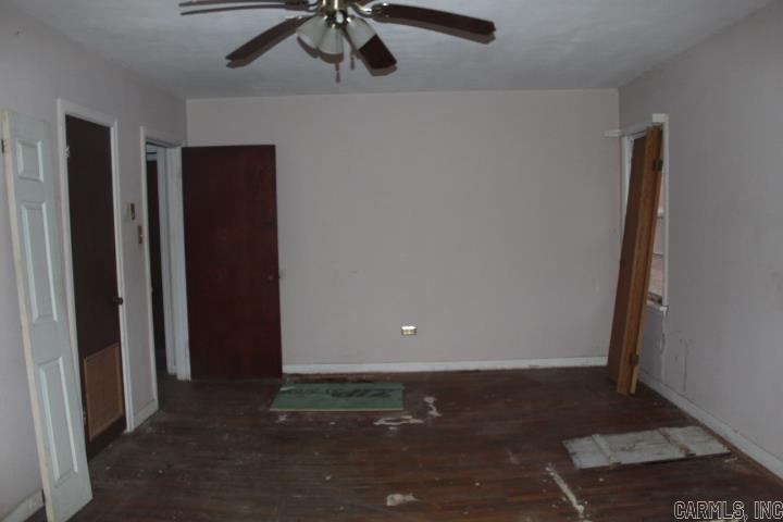 504 NE 3rd  England, AR