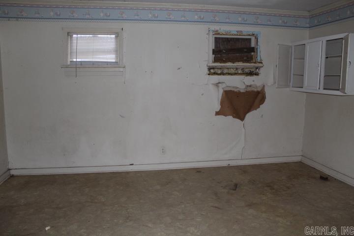 504 NE 3rd  England, AR