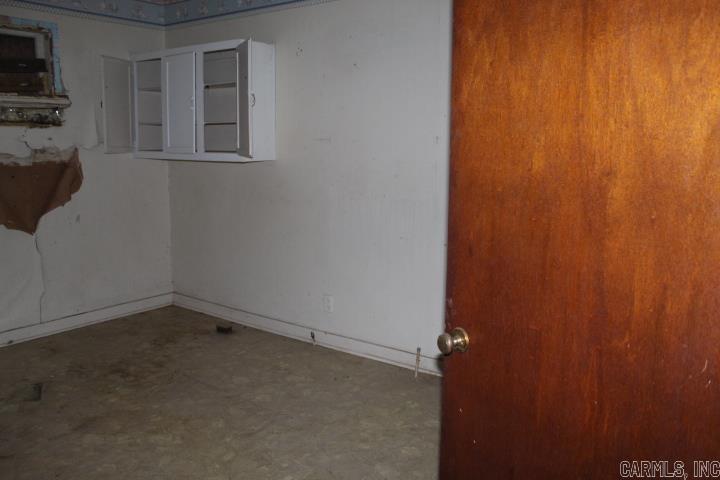 504 NE 3rd  England, AR