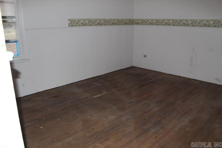 504 NE 3rd  England, AR