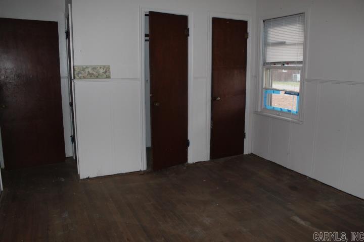 504 NE 3rd  England, AR