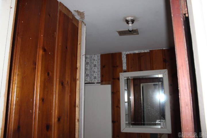 504 NE 3rd  England, AR