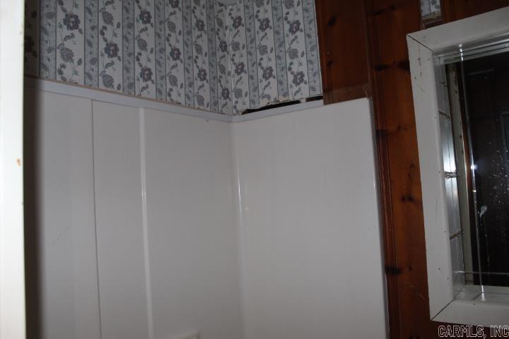 504 NE 3rd  England, AR