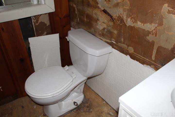 504 NE 3rd  England, AR