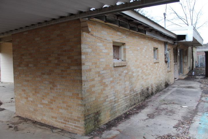 504 NE 3rd  England, AR