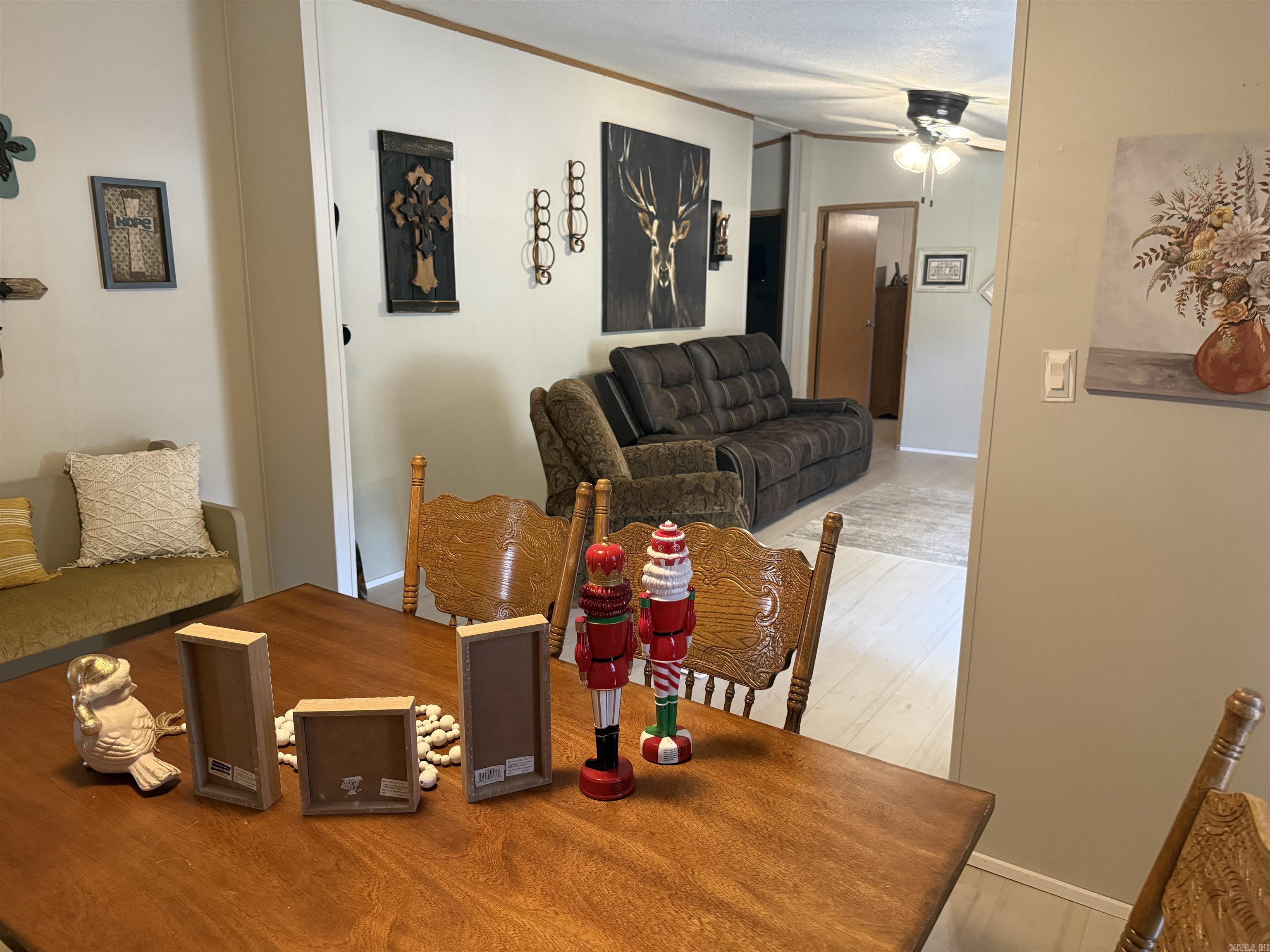 21 Songbird  Pleasant Plains, AR