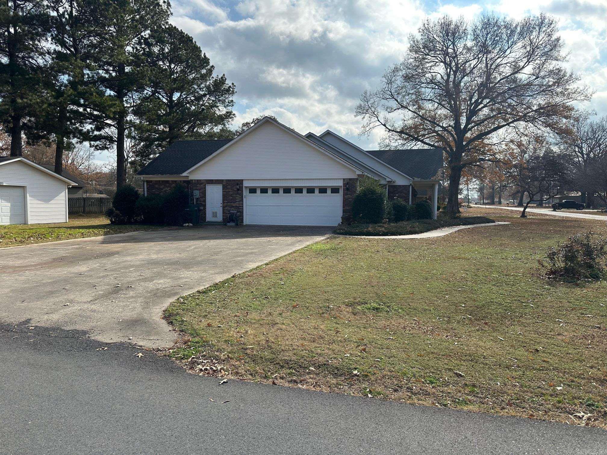 1107 S Tyler  DeWitt, AR