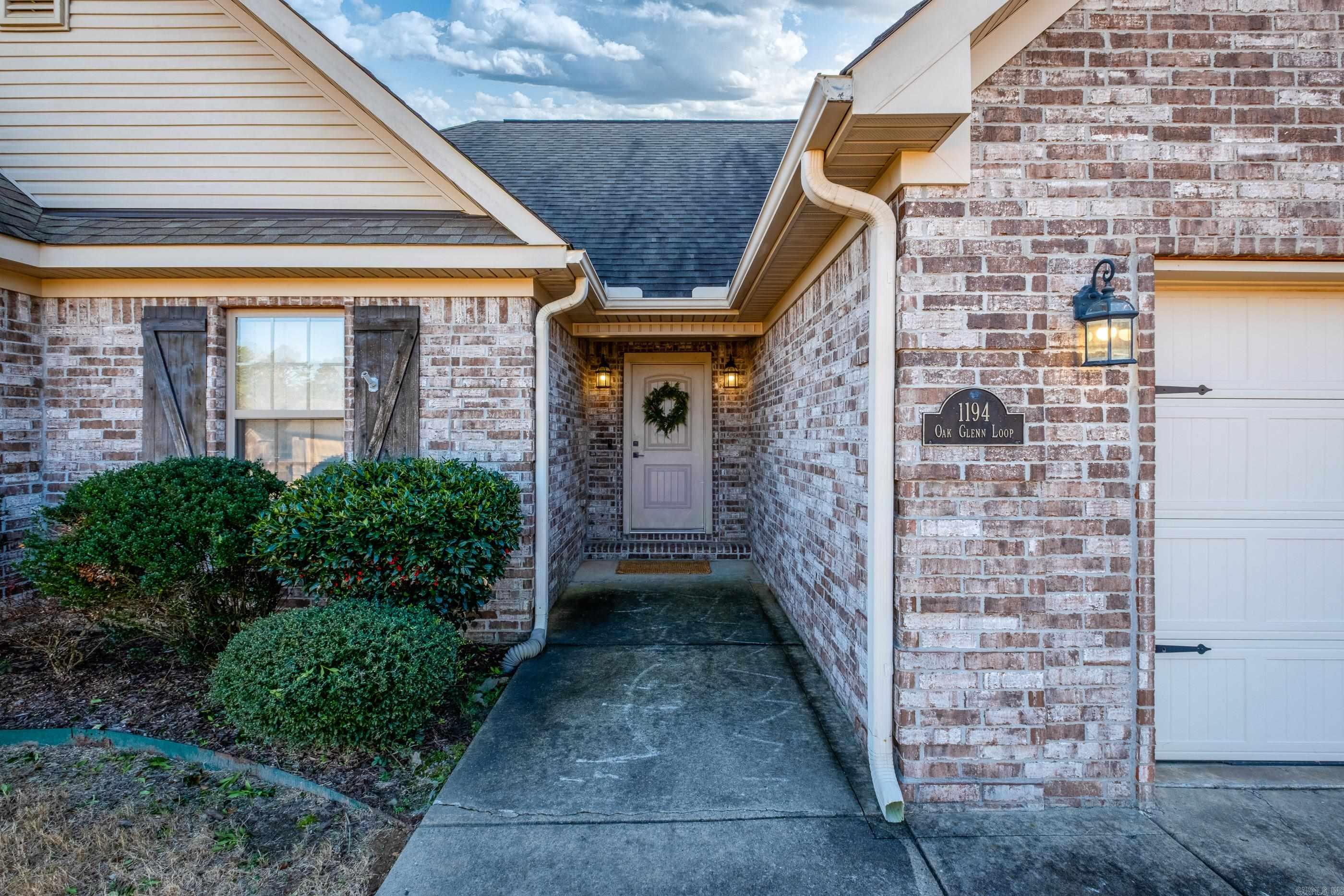 1194 Oak Glenn Loop  Bryant, AR