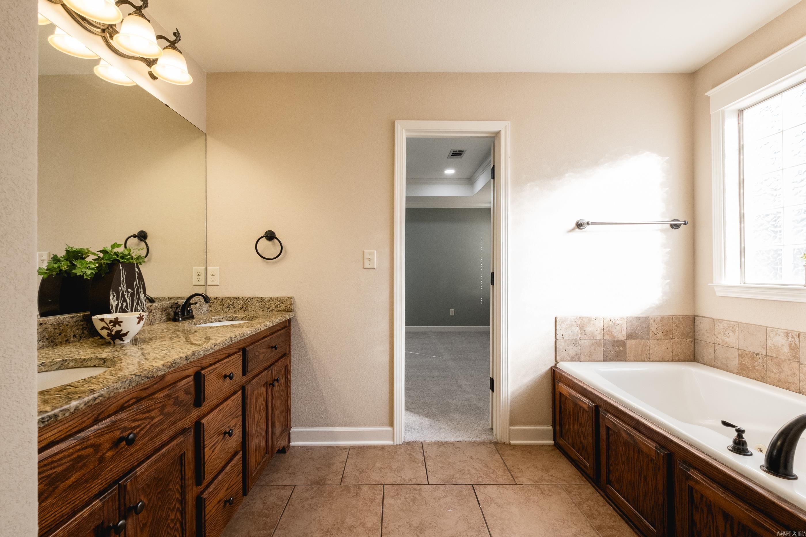 1194 Oak Glenn Loop  Bryant, AR