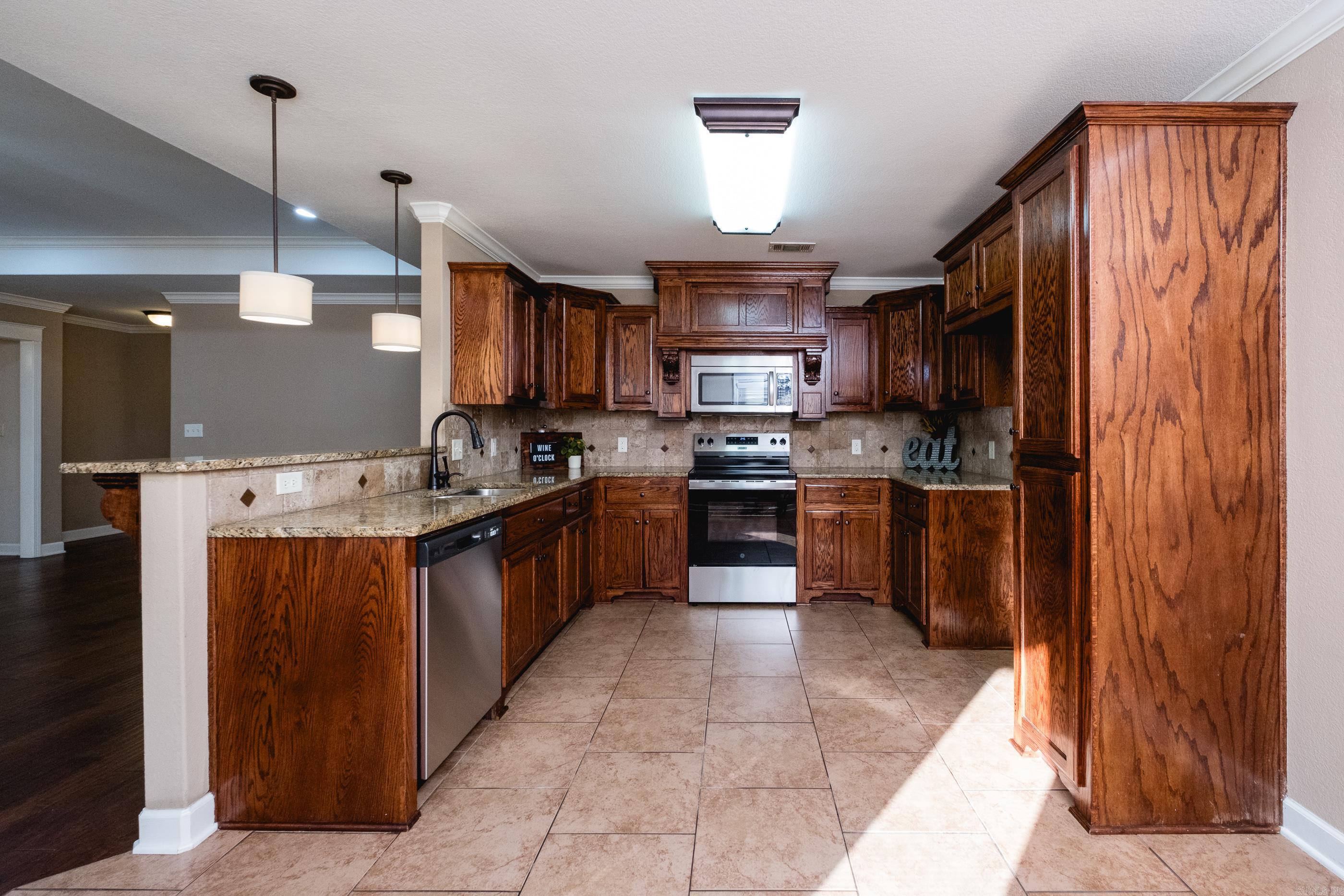 1194 Oak Glenn Loop  Bryant, AR