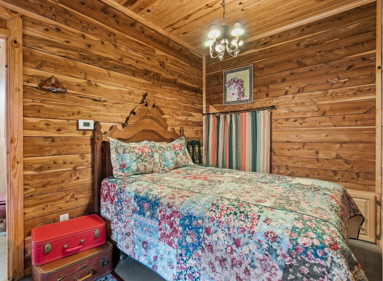 908 S Riverview 832 S Riverview Lane Mountain View, AR