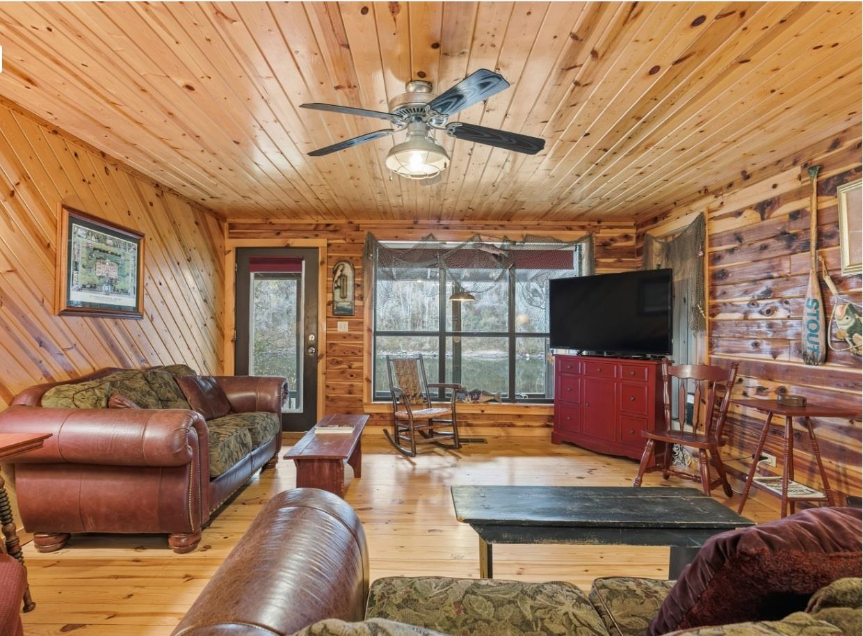 908 S Riverview 832 S Riverview Lane Mountain View, AR