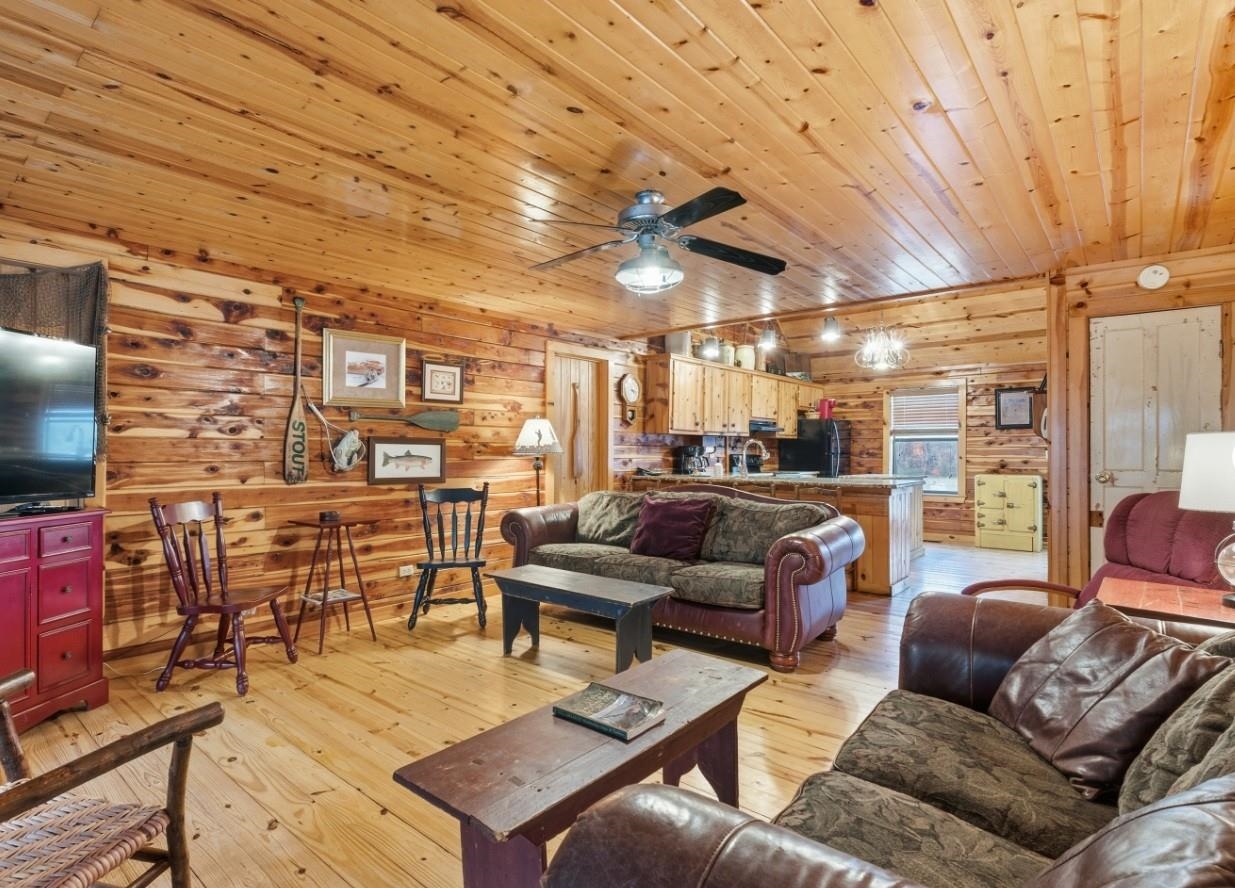 908 S Riverview 832 S Riverview Lane Mountain View, AR