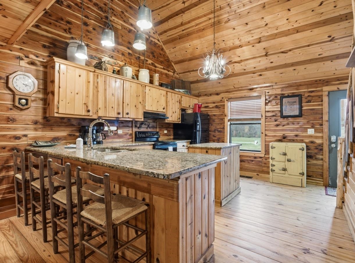 908 S Riverview 832 S Riverview Lane Mountain View, AR