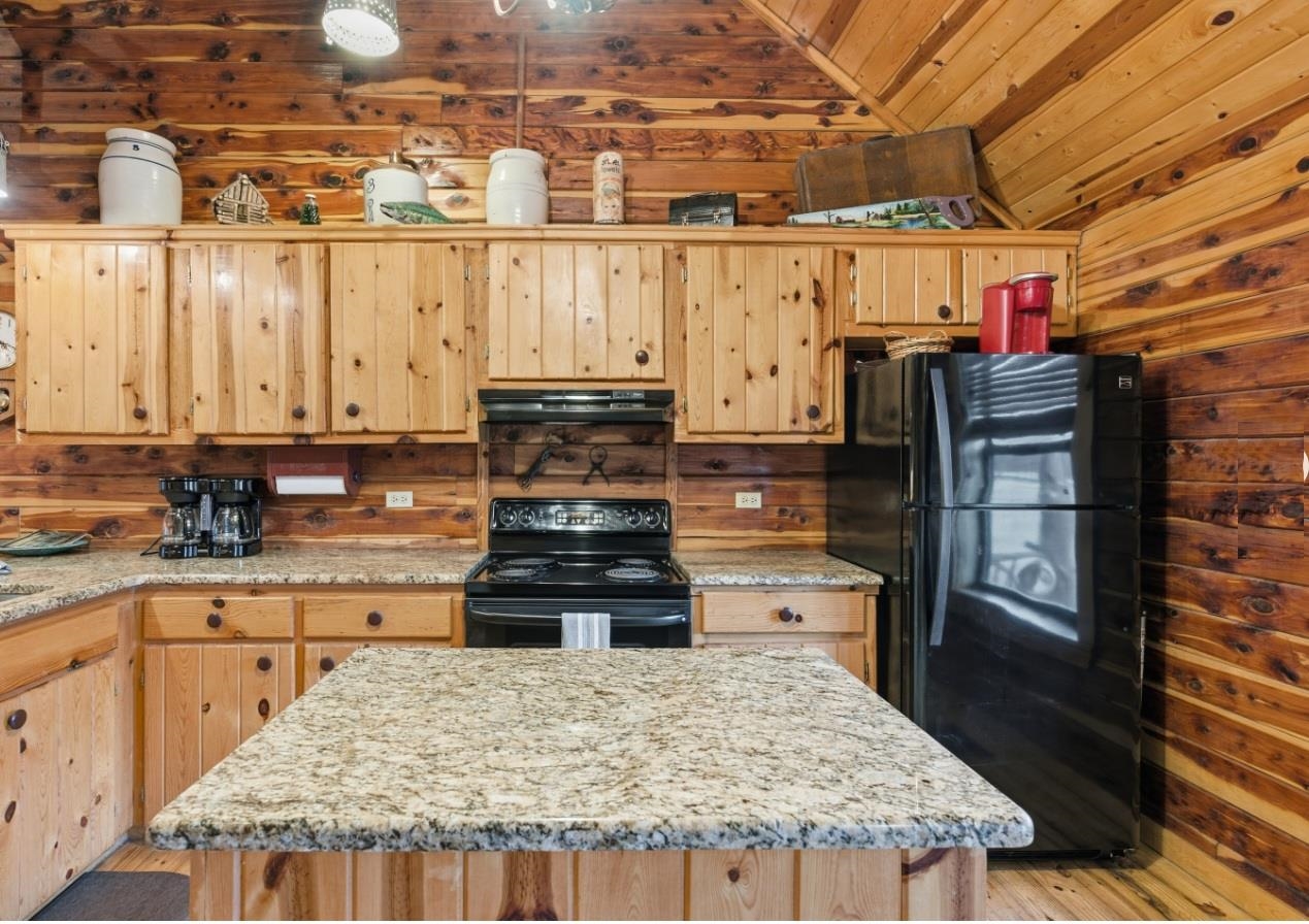 908 S Riverview 832 S Riverview Lane Mountain View, AR