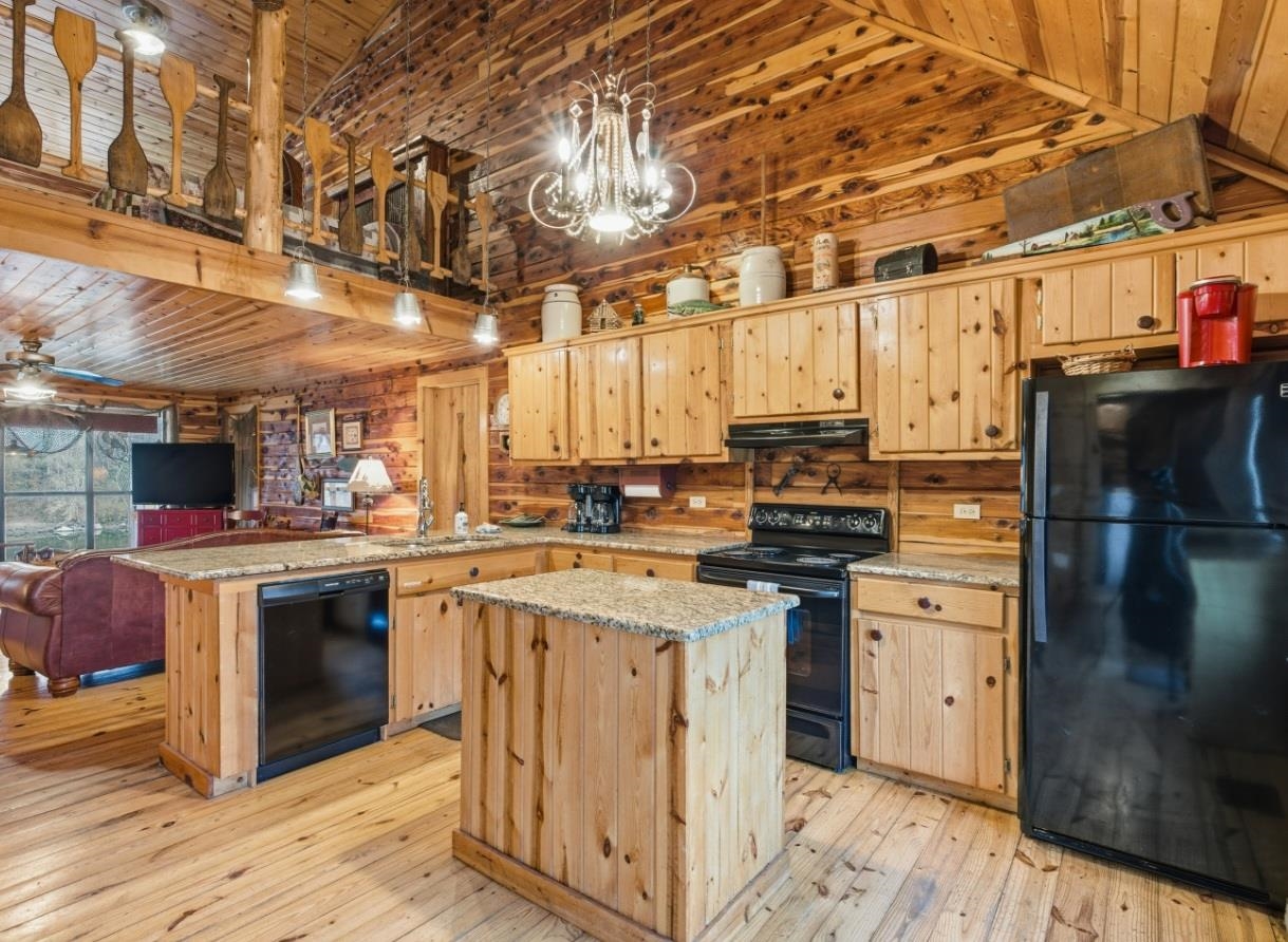 908 S Riverview 832 S Riverview Lane Mountain View, AR