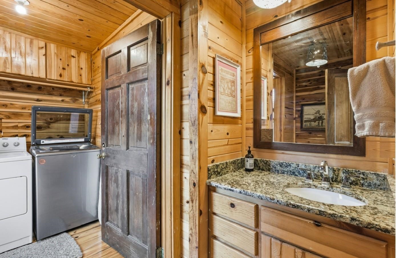 908 S Riverview 832 S Riverview Lane Mountain View, AR