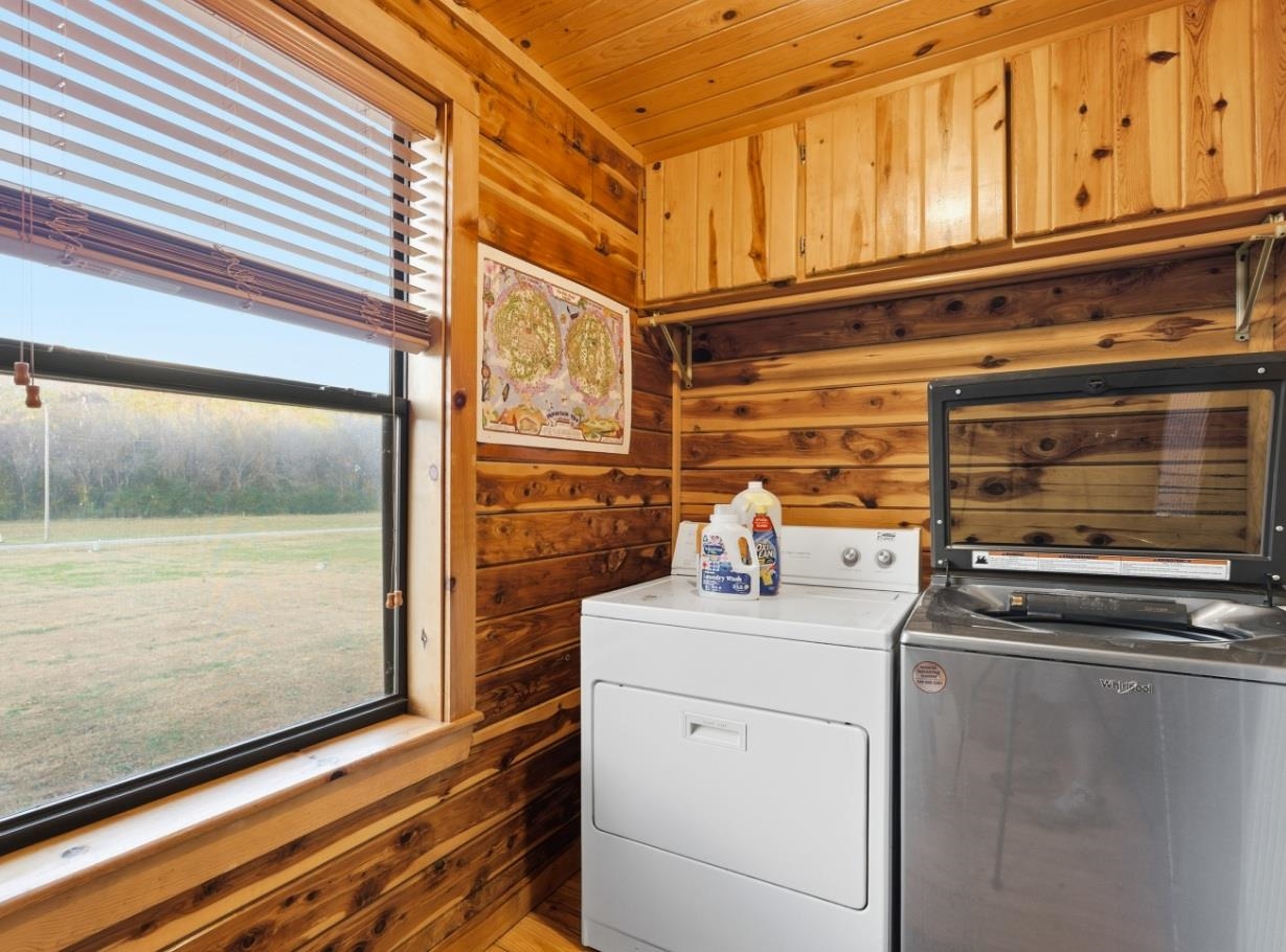 908 S Riverview 832 S Riverview Lane Mountain View, AR