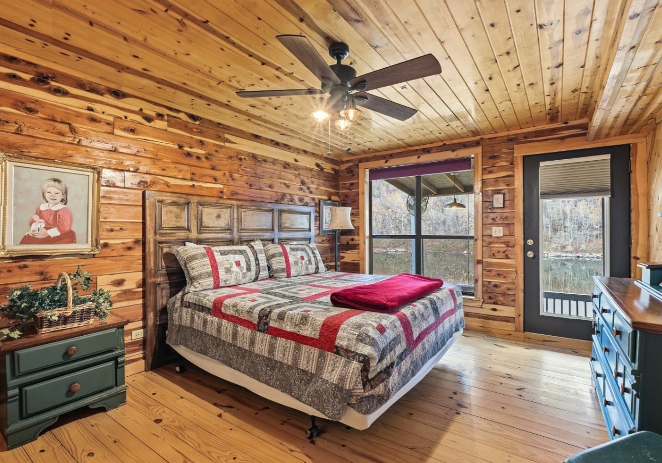 908 S Riverview 832 S Riverview Lane Mountain View, AR